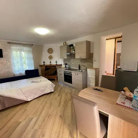 Shardana House- Free Parking Guest house La Spezia